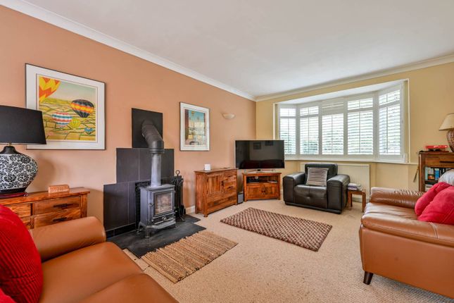 The Street, Guildford, Farnham, GU10 6 bed detached house for sale