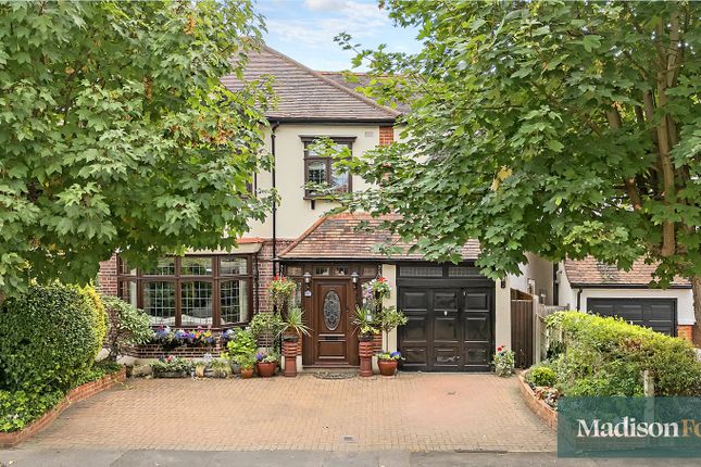 Sunnymede Drive, Clayhall IG6 4 bed semi