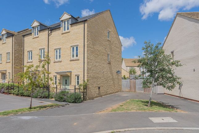 3 bed semi-detached house