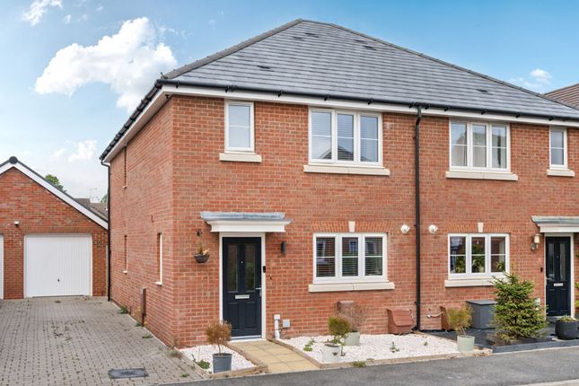 Hangar Drive, Tangmere, PO20 3 bed semi