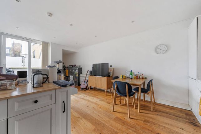 North End Road, Fulham Broadway... 2 bed flat for sale