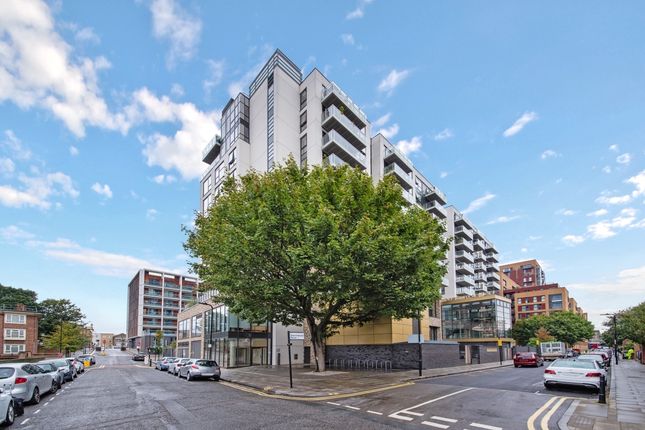 Beachwood Road, Dalston, London, E8 3 bed flat for sale