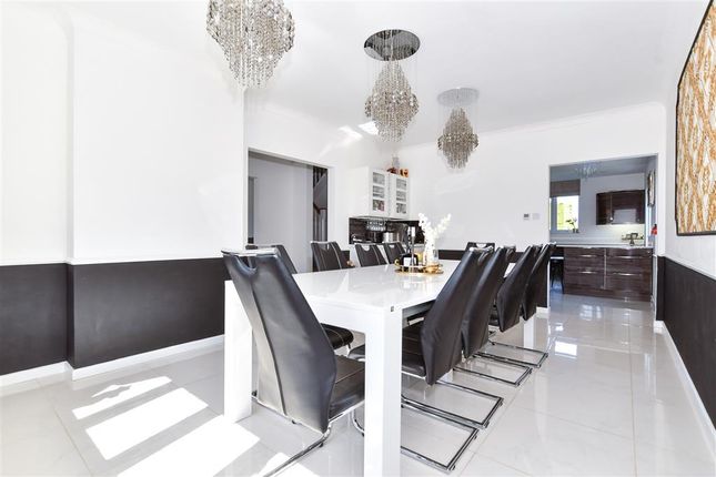 5 bed detached house