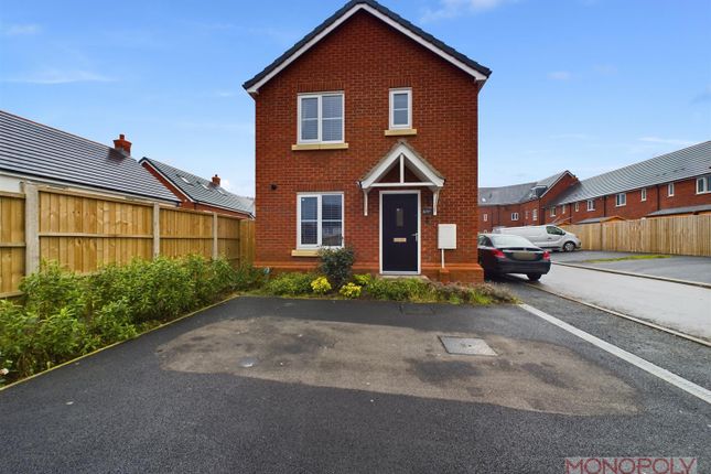Hutton Way, Rhostyllen 2 bed detached house for sale