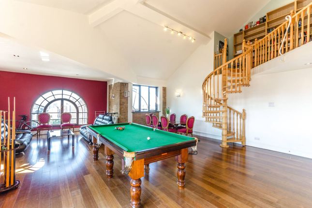 The Highway, Wapping, London, E1W 3 bed penthouse for sale