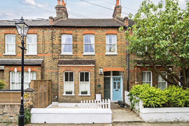 Quill Lane, London, SW15 2 bed maisonette for sale