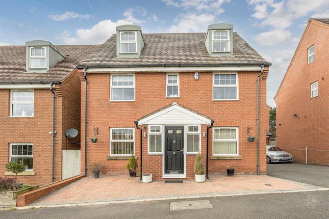 5 bed detached house