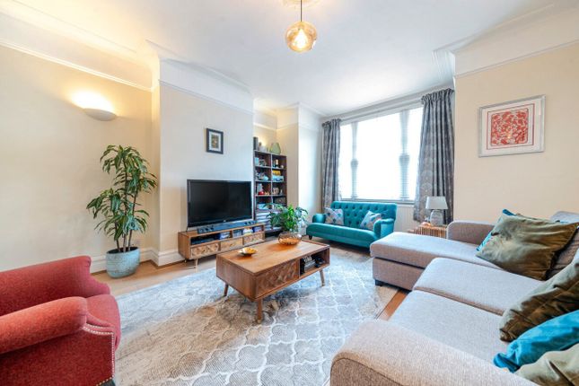 Marius Road, Balham, London, SW17 3 bed flat for sale