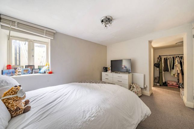 Woodbridge Road, Guildford, GU1 2 bed flat for sale