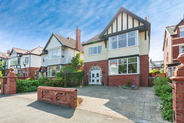 5 bed detached house