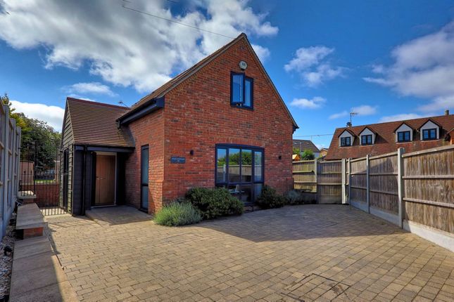 2 bedroom detached house for sale