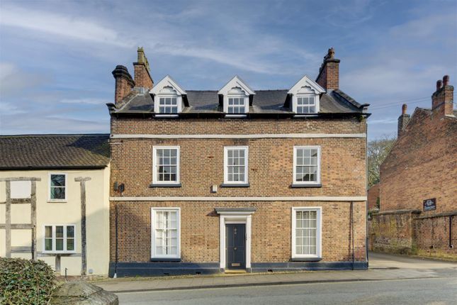 6 bedroom town house for sale