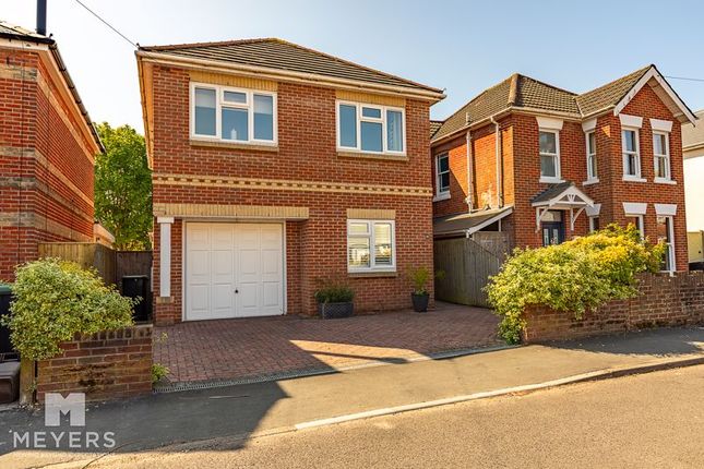 Jumpers Road, Christchurch, BH23 4 bed detached house for sale