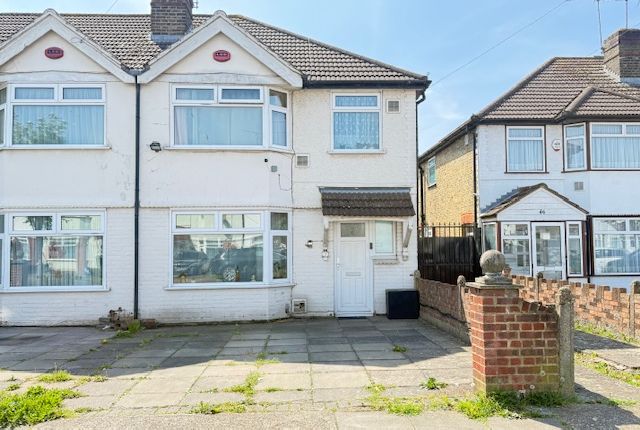 BYRON AVE, Hounslow 3 bed end of terrace house for sale