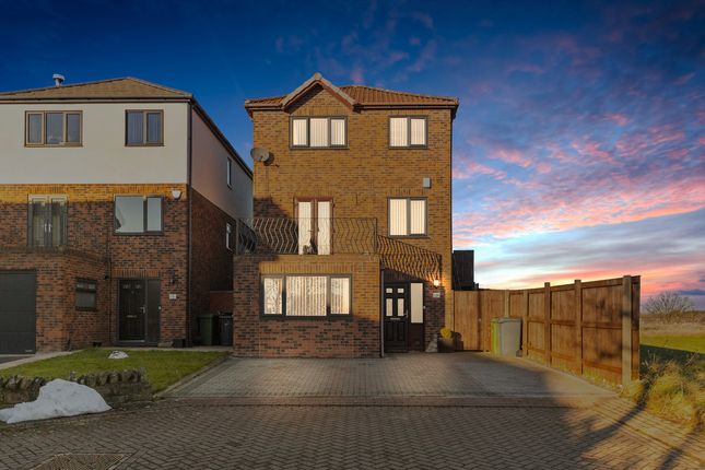 Valley Mount, Leeds, LS13 5 bed detached house for sale