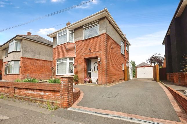 Hood Crescent, Bournemouth BH10 4 bed detached house for sale