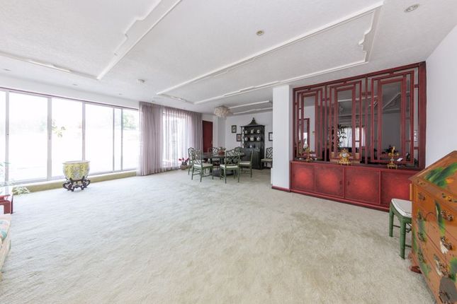 3 bedroom flat for sale