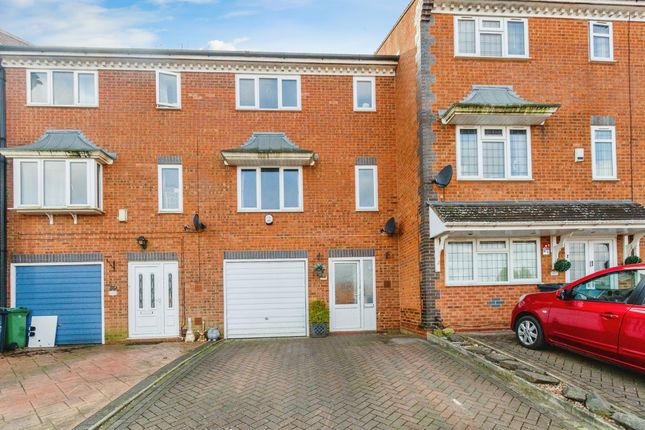 3 bedroom town house for sale