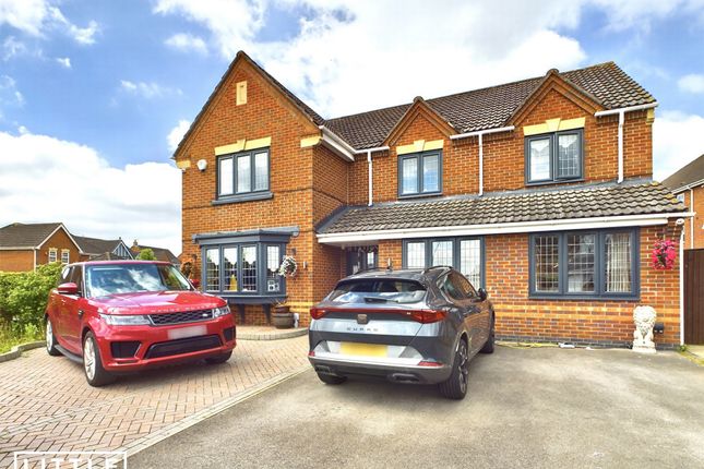 5 bed detached house