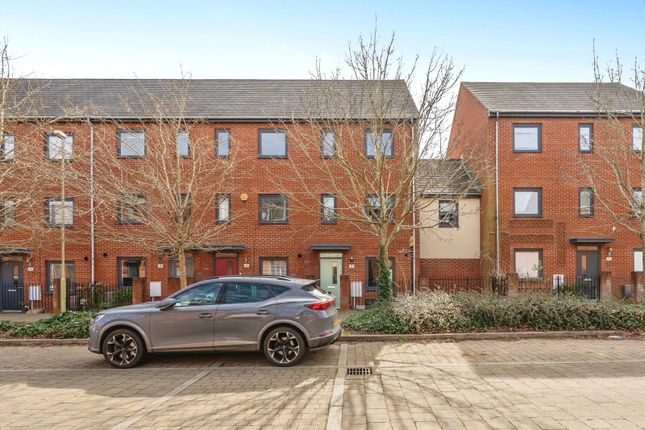 5 bed detached house
