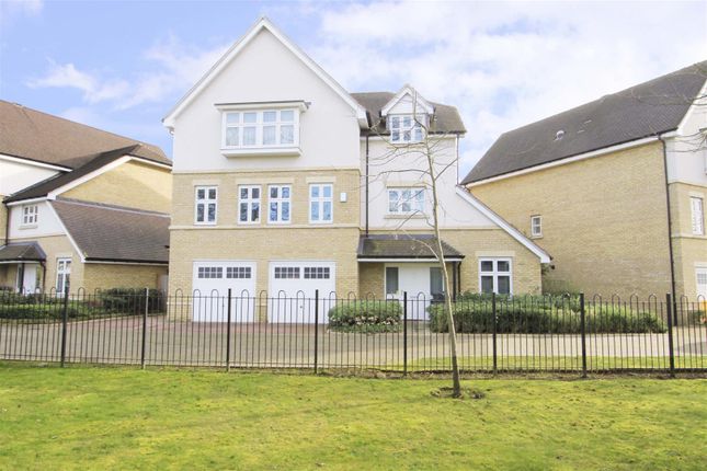 6 bed detached house