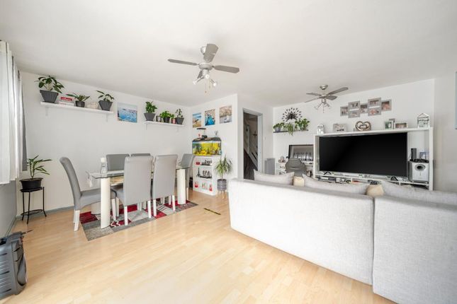 Slough,  Berkshire,  SL2 3 bed terraced house for sale