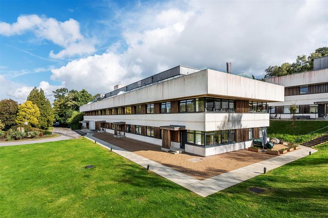 DEEPDENE AVENUE, DORKING RH5 2 bed apartment for sale