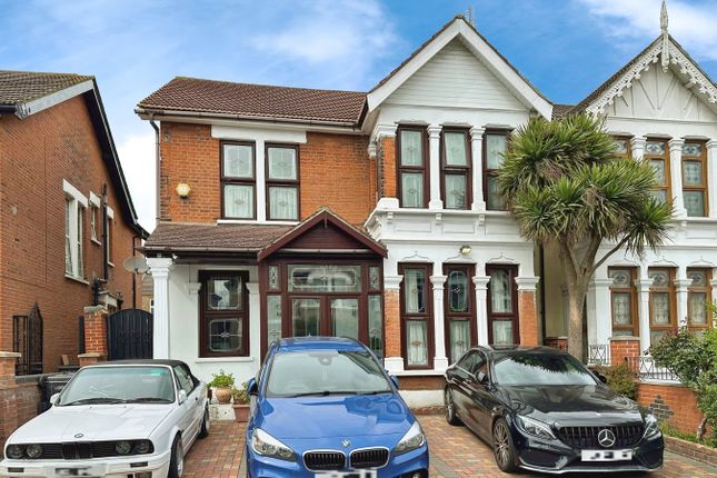 Redcliffe Gardens, ILFORD, IG1 6 bed semi