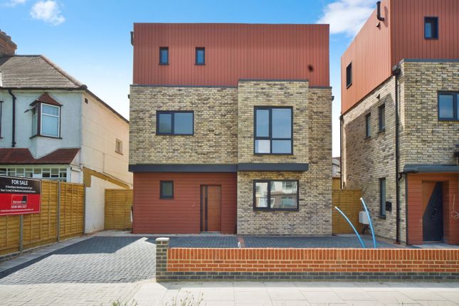 4 bed detached house