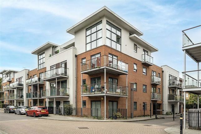 Highfield Close, London SE13 1 bed flat for sale