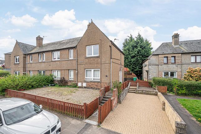 8 Kent Street, Dunfermline, KY12 0DJ 3 bed flat for sale