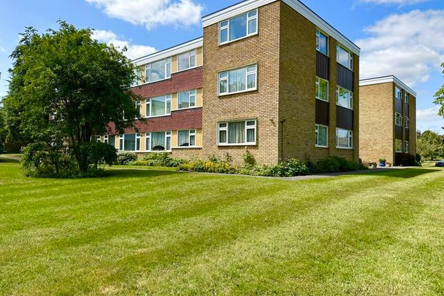 Avenue Road, Epsom 3 bed apartment for sale