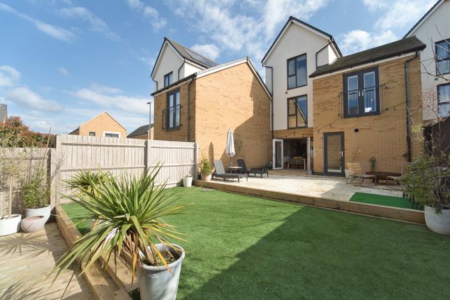 Scarf Drive, Locking Parklands... 4 bed link detached house for sale
