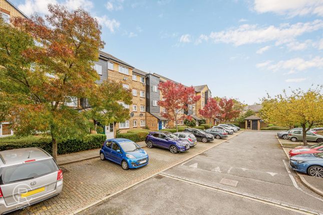 Cubitt Square, Southall, UB2 1 bed flat for sale