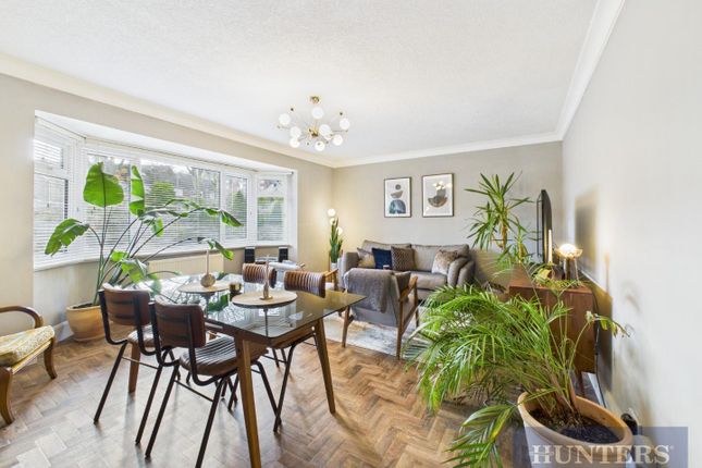 Sea Cliff Road, Scarborough 2 bed apartment for sale