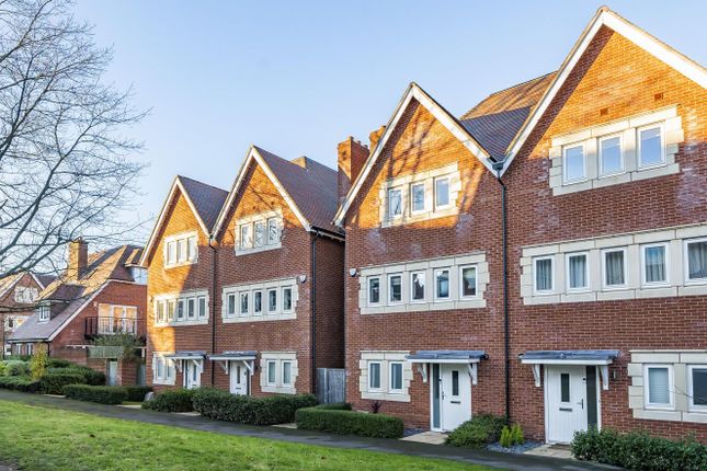 Guardhouse Way, Mill Hill East 4 bed semi