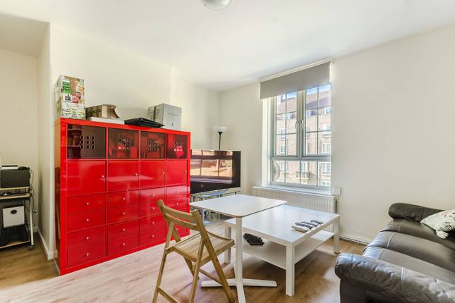 Dog Kennel Hill Estate, East Dulwich... 1 bed flat for sale