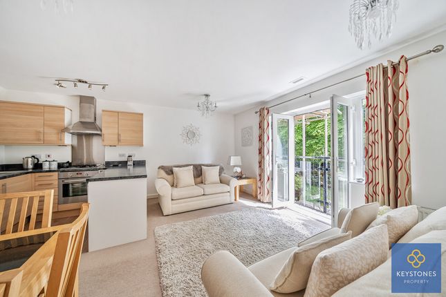 Ingrebourne Avenue, Harold Hill, RM3 2 bed apartment for sale