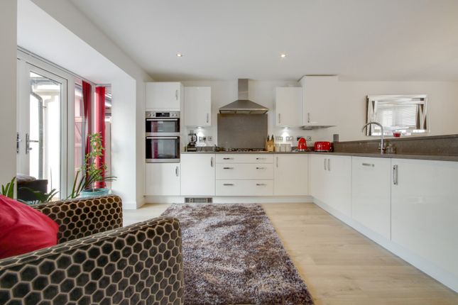 4 bed detached house