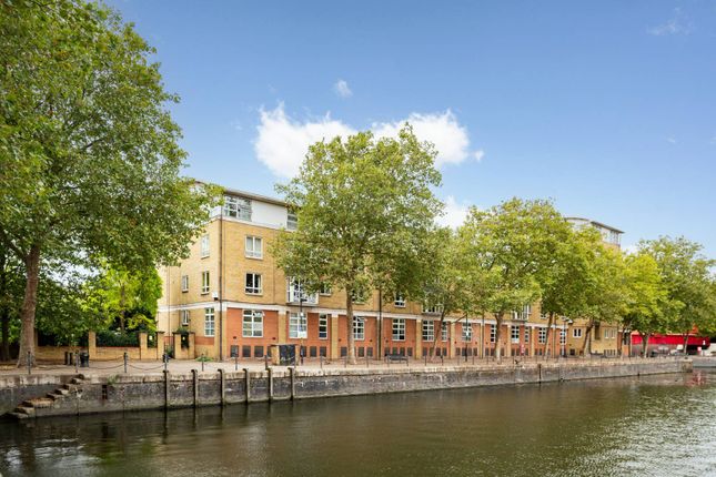 Worgan Street, Canada Water, London... 2 bed flat for sale