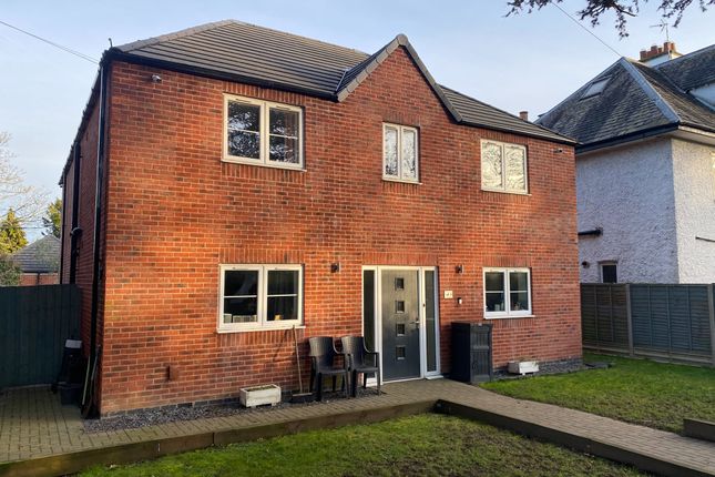 5 bed detached house