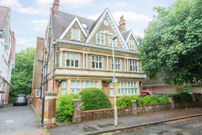 Grimston Gardens, Folkestone, Kent, CT20 2 bed flat for sale