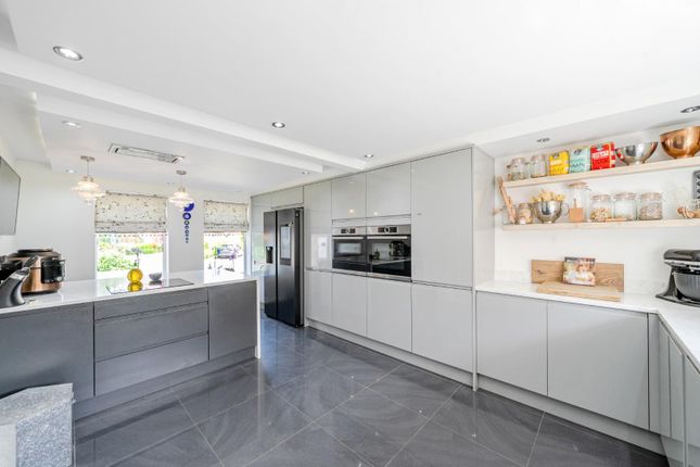 Kingfisher Reach, Collingham, Wetherby 4 bed detached house for sale
