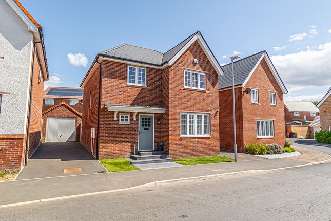 Elm Walk, Rayleigh, SS6 4 bed detached house for sale