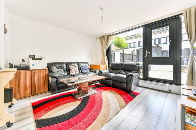 Elm Friars Walk, Camden, London, NW1 2 bed flat for sale