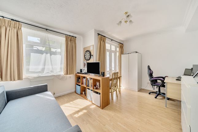 Albert Drive, London SW19 2 bed apartment for sale