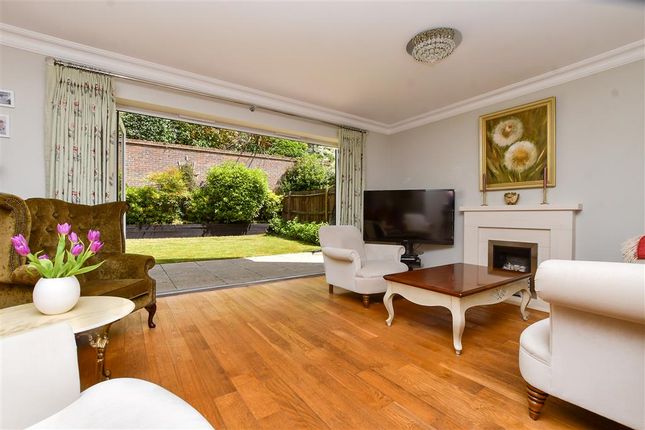 4 bed detached house