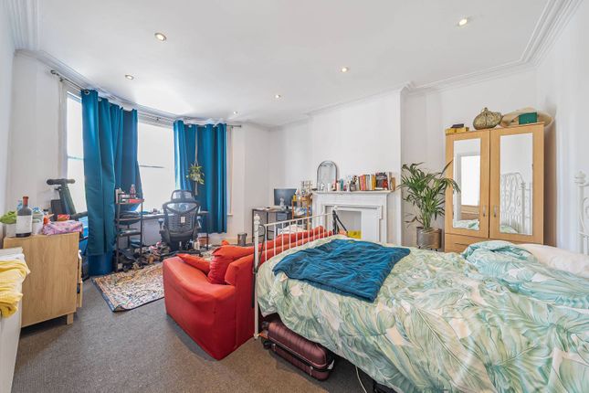 Culverden Road, Balham, London, SW12 3 bed flat for sale