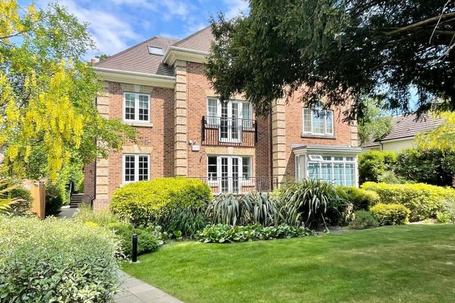 3 bedroom flat for sale