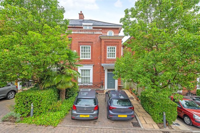5 bedroom semi-detached house for sale